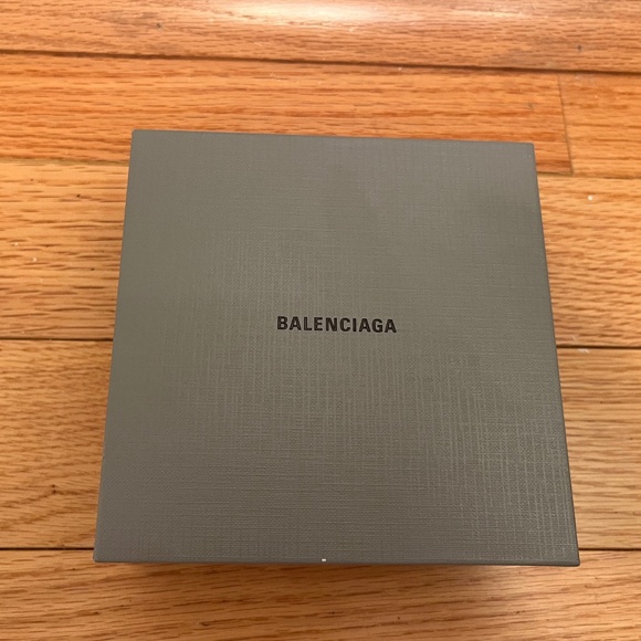 Balenciaga Gold Leather Trifold Wallet - Picture 14 of 15